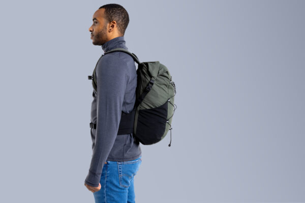 Red Original 22L kevyt ja vedenpitävä reppu - Olive Green - Image 15