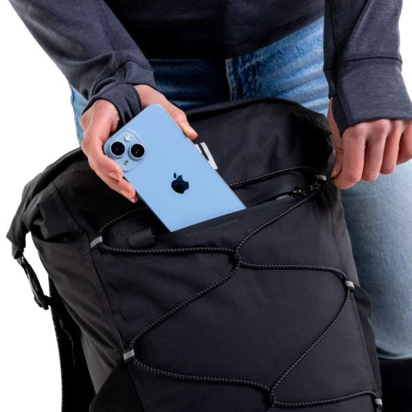 Red Original 22L Kevyt ja Vedenpitävä Reppu – Obsidian Black